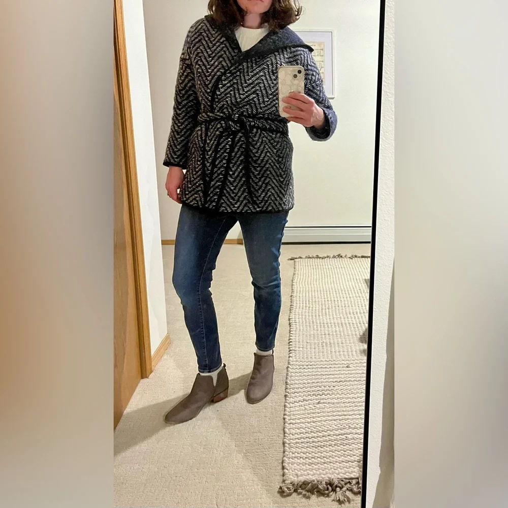 Madewell wool blend jacket with cream/navy chevron pattern. Size XS/S - Picture 2 of 4